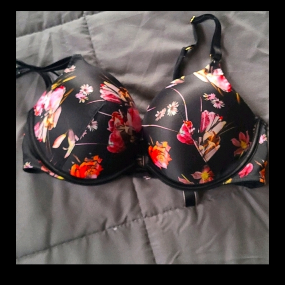 VS Floral Bra Bundle 32D